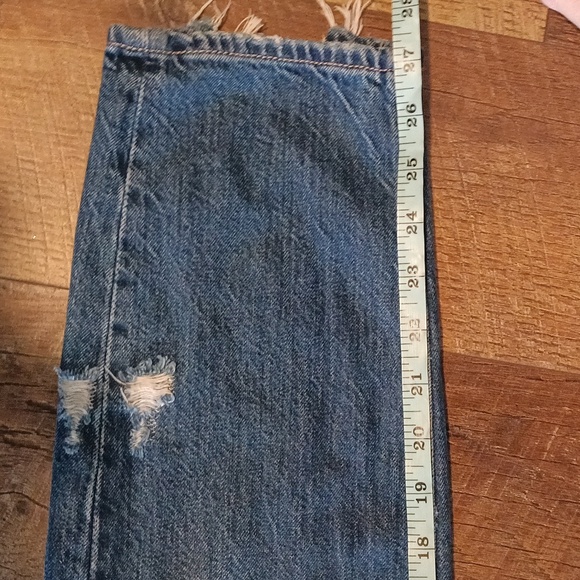 American Eagle Distressed Jeans ❤️❤️❤️ - Picture 5 of 7